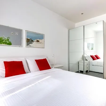 Charming 2 Beds Flat In A Great Area