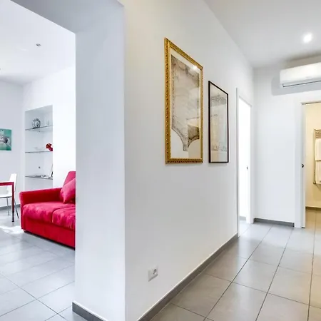 Charming 2 Beds Flat In A Great Area Apartment *