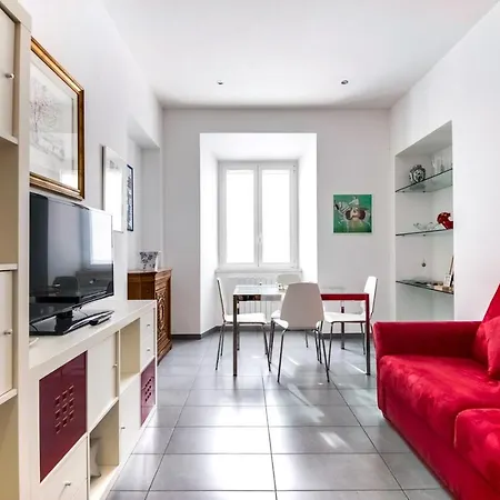 Charming 2 Beds Flat In A Great Area Apartment *
